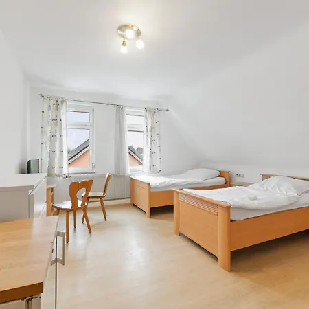 N1 Haus Fuer 12 Personen 6 Zimmer - Mit Kueche, Ideal Fuer Teams Lejlighed Gäufelden