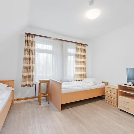 N1 Haus Fuer 12 Personen 6 Zimmer - Mit Kueche, Ideal Fuer Teams Gäufelden