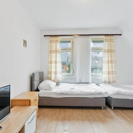 N1 Haus Fuer 12 Personen 6 Zimmer - Mit Kueche, Ideal Fuer Teams * Gäufelden